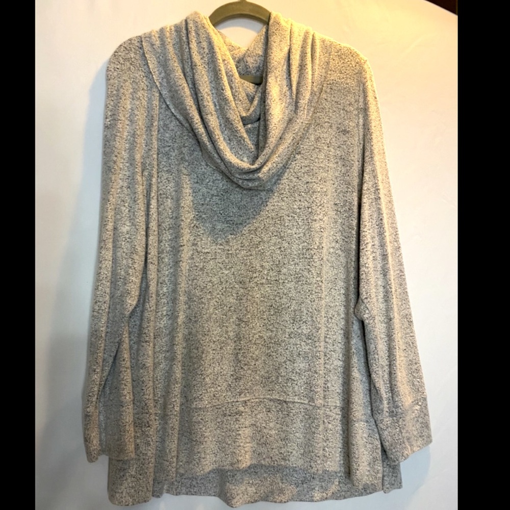Cupid grey cowl neck sweater. Size 2X. Used great condition. Very soft!